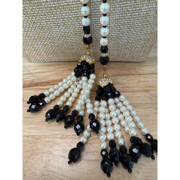 Vintage-Inspired Black & White Beaded Tassel Necklace lariat, sautoir, victorian - Picture 4 of 9
